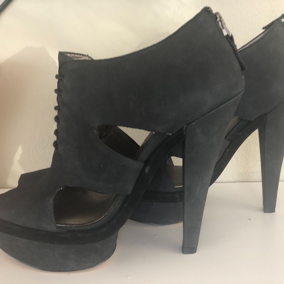 Heidi Klum Pumps - Picture 2 of 3